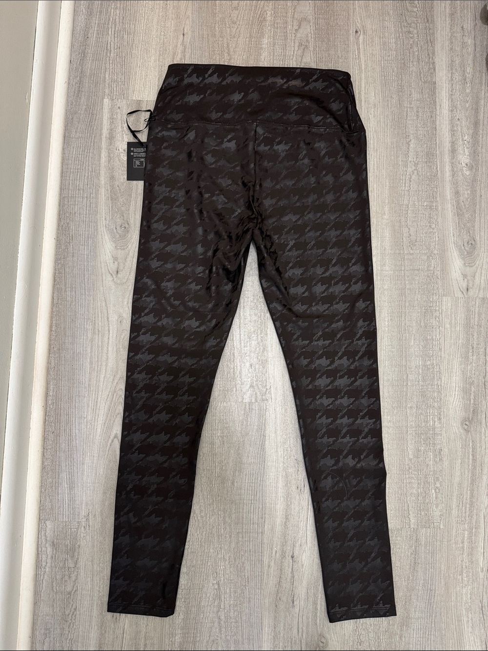 Simply Vera Wang Black Houndstooth Leggings - Picture 4 of 4